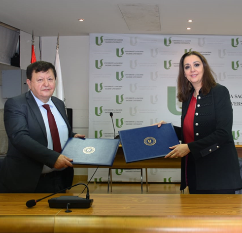 توقيع اتفاقية تعاون بين جامعة الحكمة والمعهد الوطني للإدارة